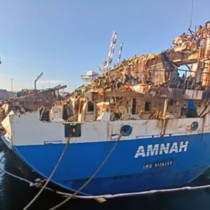 M/V AMNAH Gemisinin Yükünün Kaldırılması ve Yeniden Yüzdürülmesi